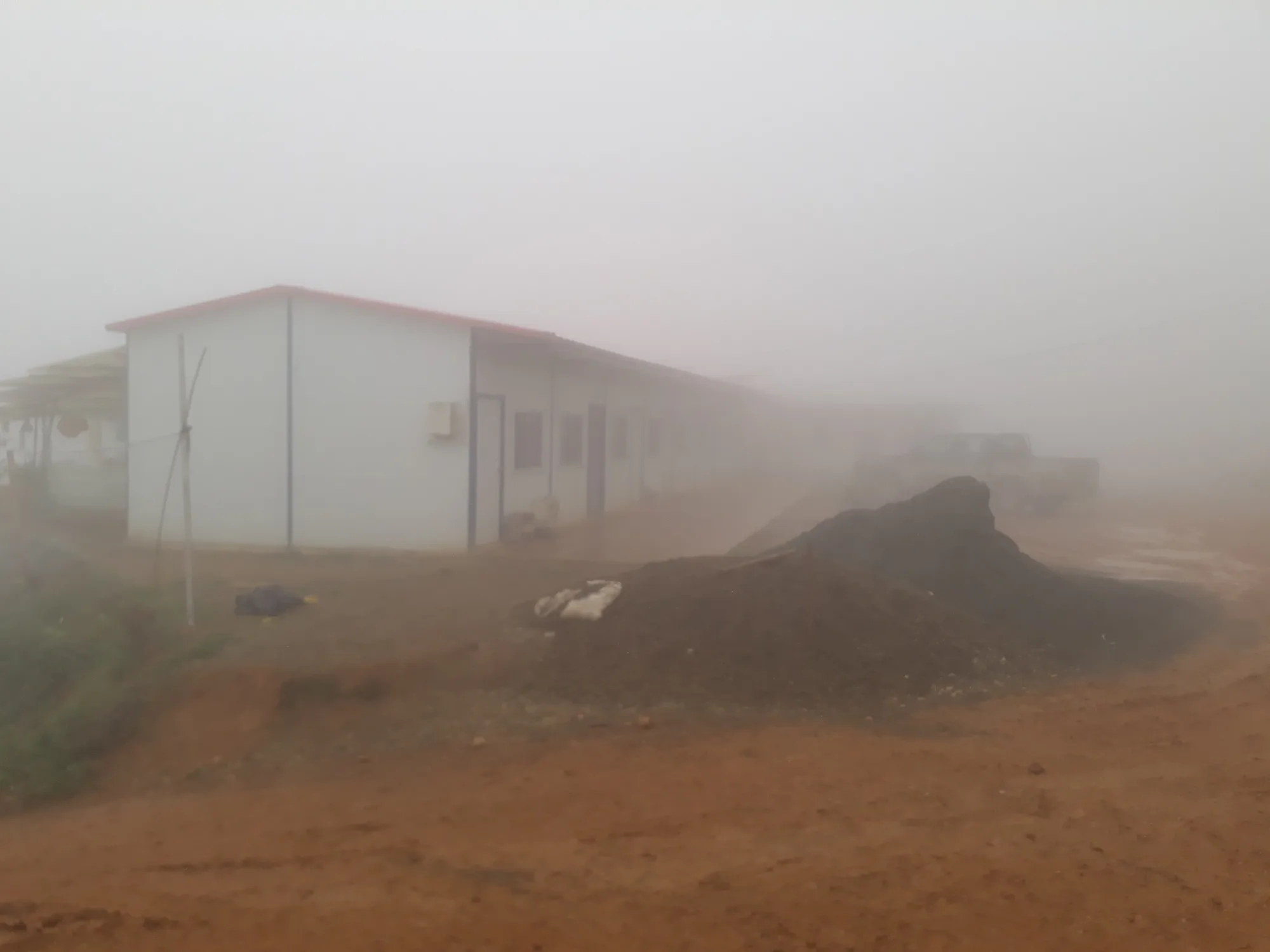 Vista de las instalaciones y acopio de material