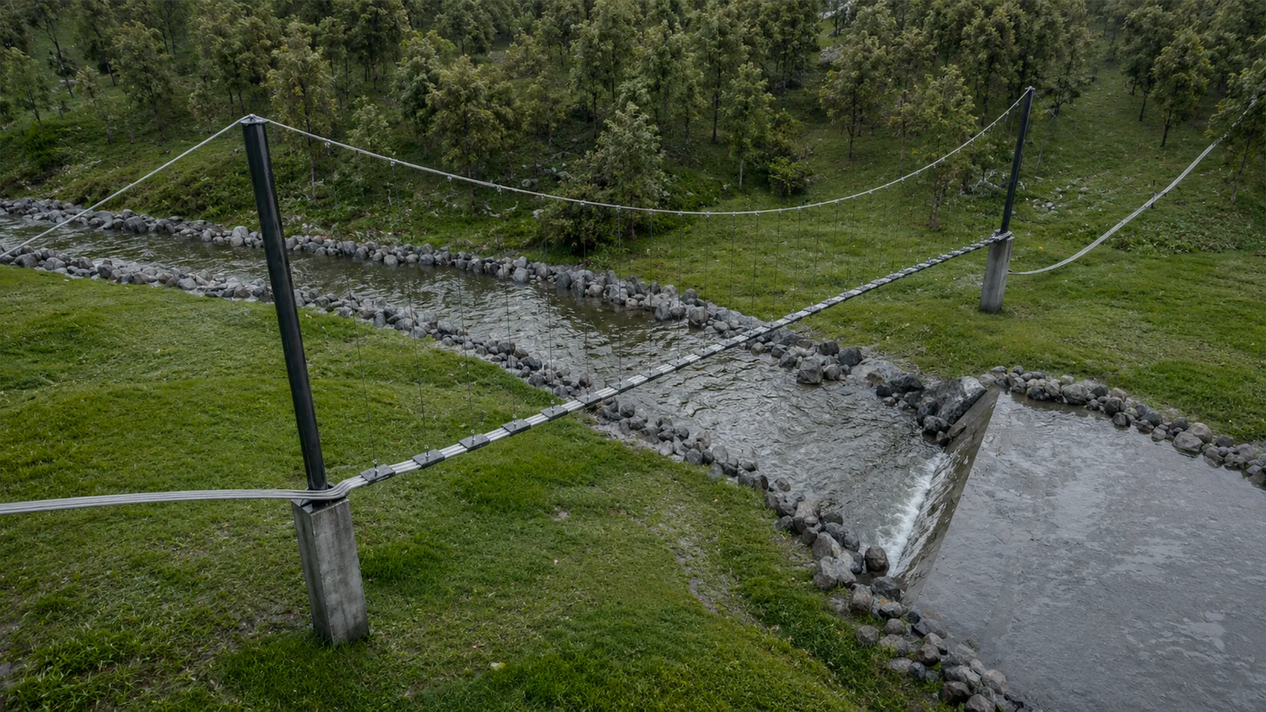 Tramo del relaveducto sobre el terreno